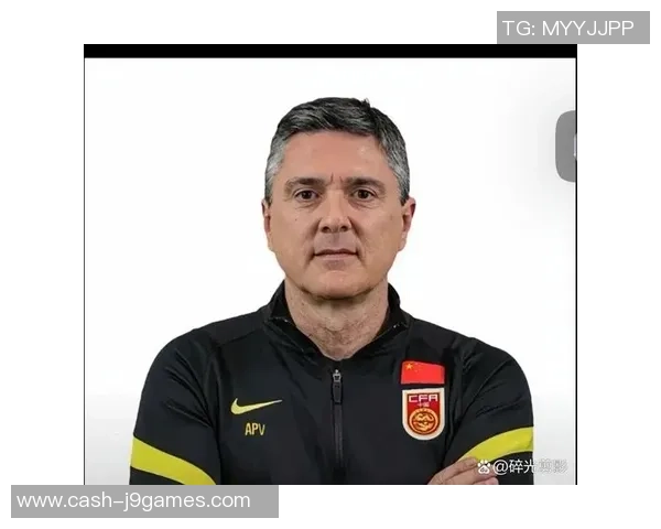 深圳足球队任鹏展现风采助力球队冲击更高荣誉