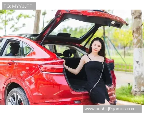 足球场上的激情与魅力我的性感女友与我共享的运动时光