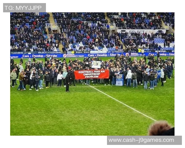 足球比赛因意外腰斩球迷心碎赛场回忆难忘